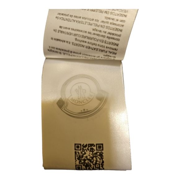 SOLD!! MONCLER Girl's Black Puffer Jacket - Size 5 - Picture 11 of 12